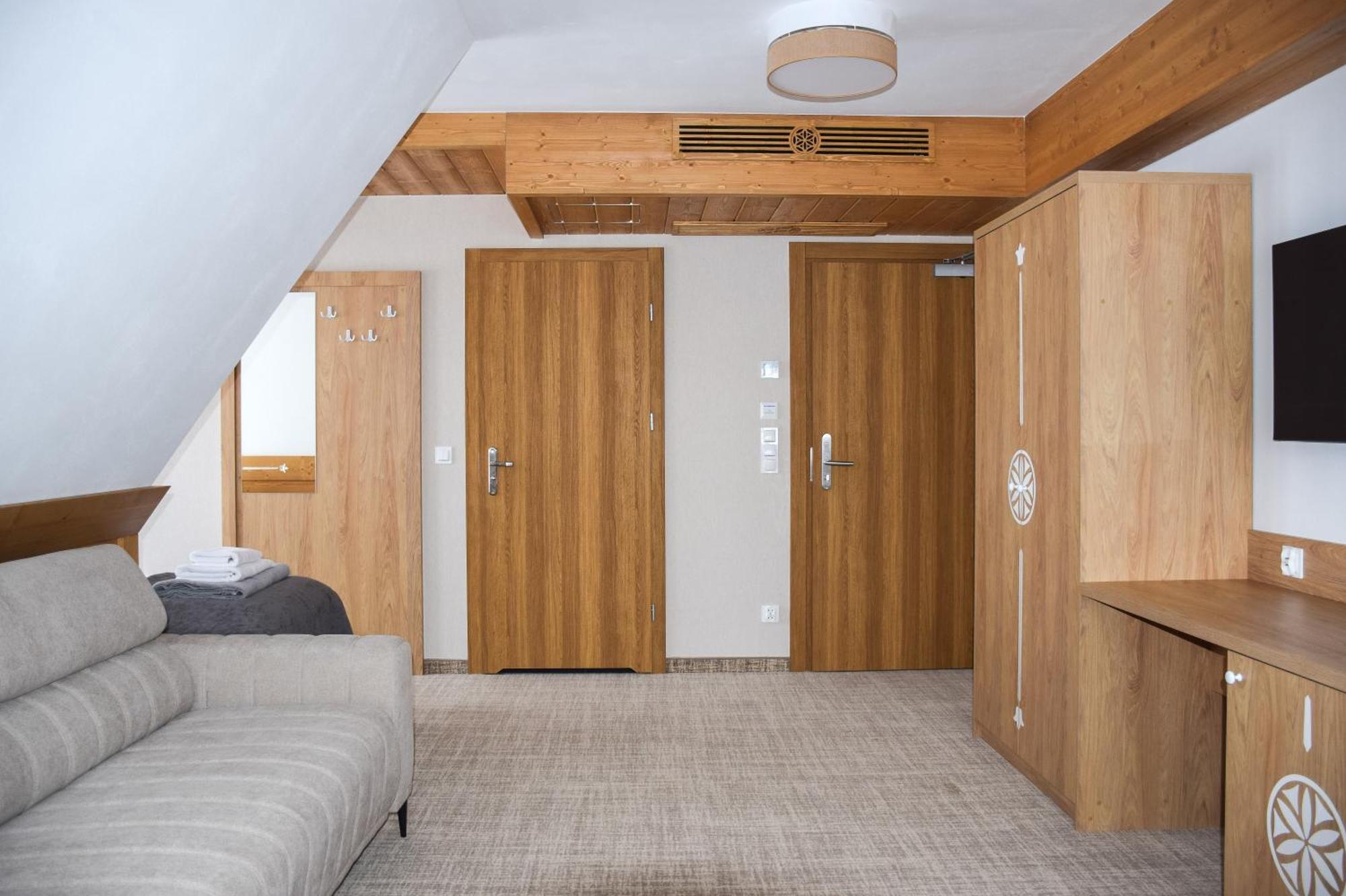 Kaniowka Resort- Relaks W Gorach Z Basenem, Sauna I Jacuzzi Курортний комплекс *